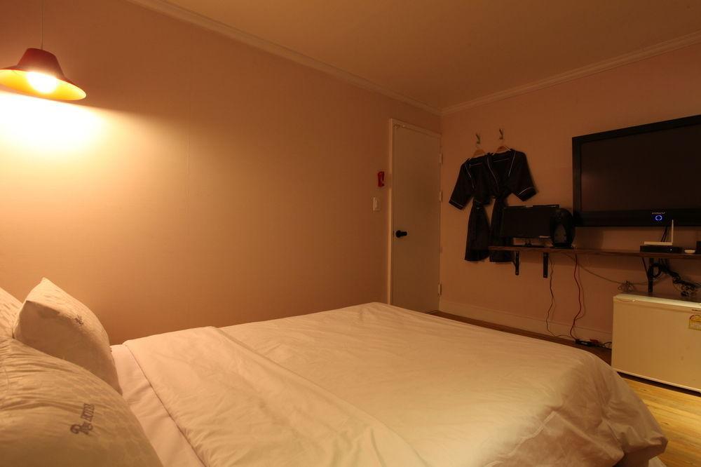 Hotel Goguma Shinchon Seoul