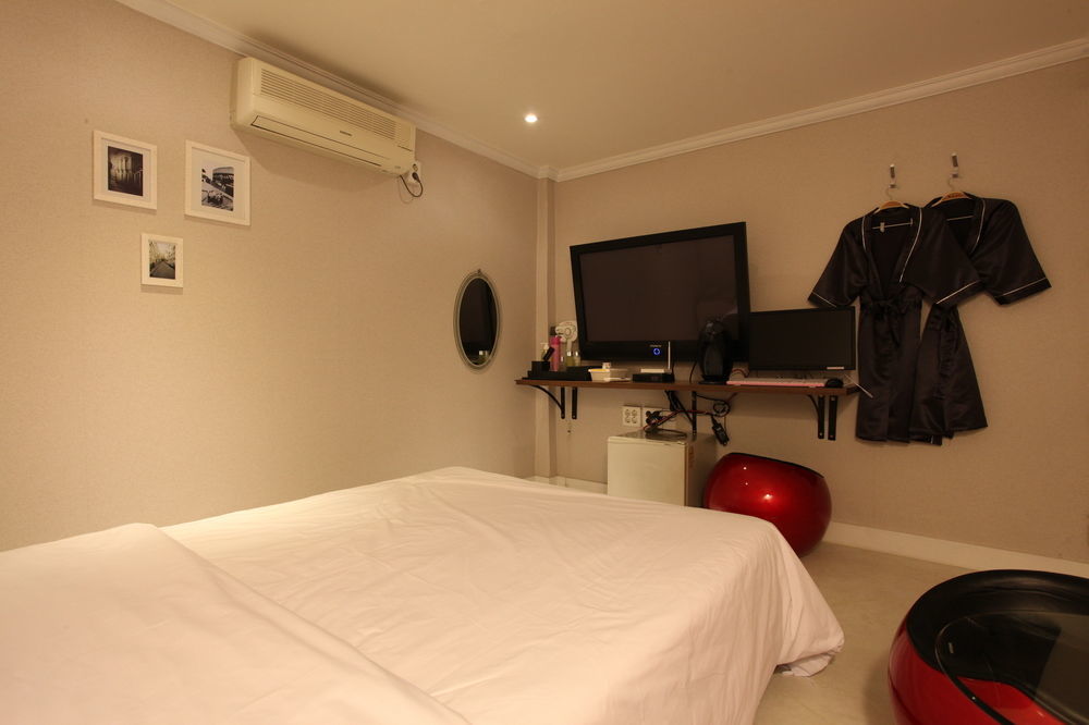Goguma Shinchon Hotel Seoul