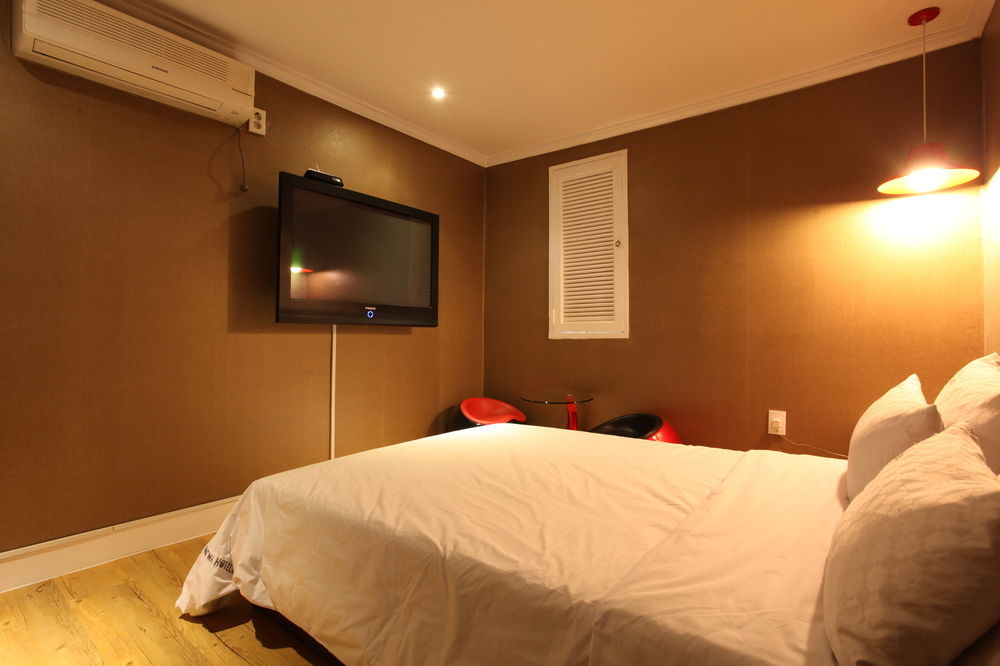 Goguma Shinchon Hotel