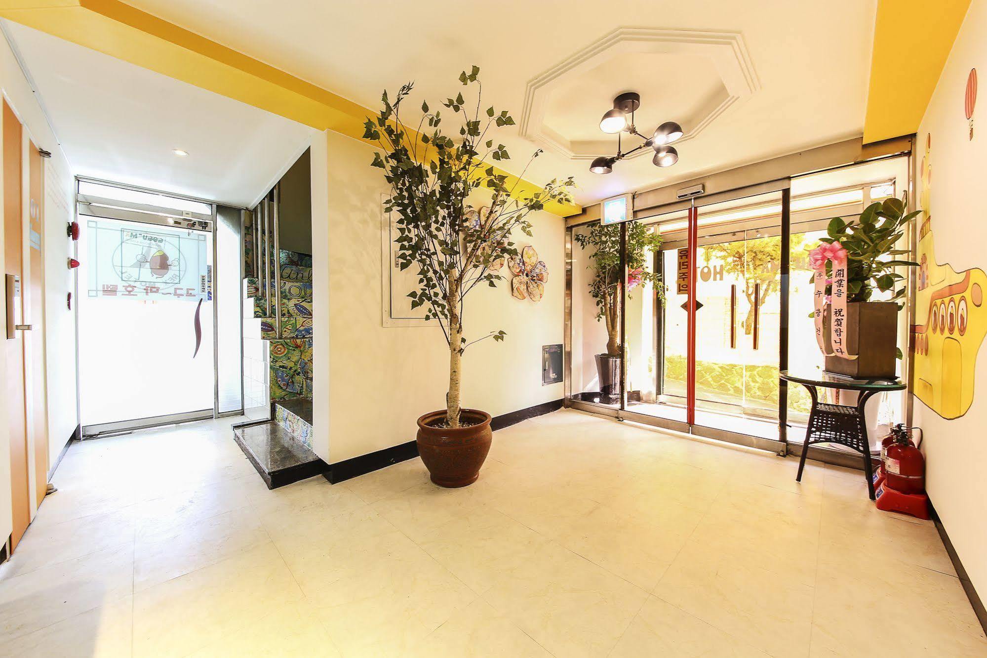 Hotel Goguma Shinchon Seoul